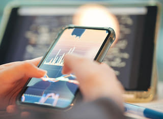 صاحب رأس المال يراقب تحويل الأموال وآلية السحب ذات الشفافية